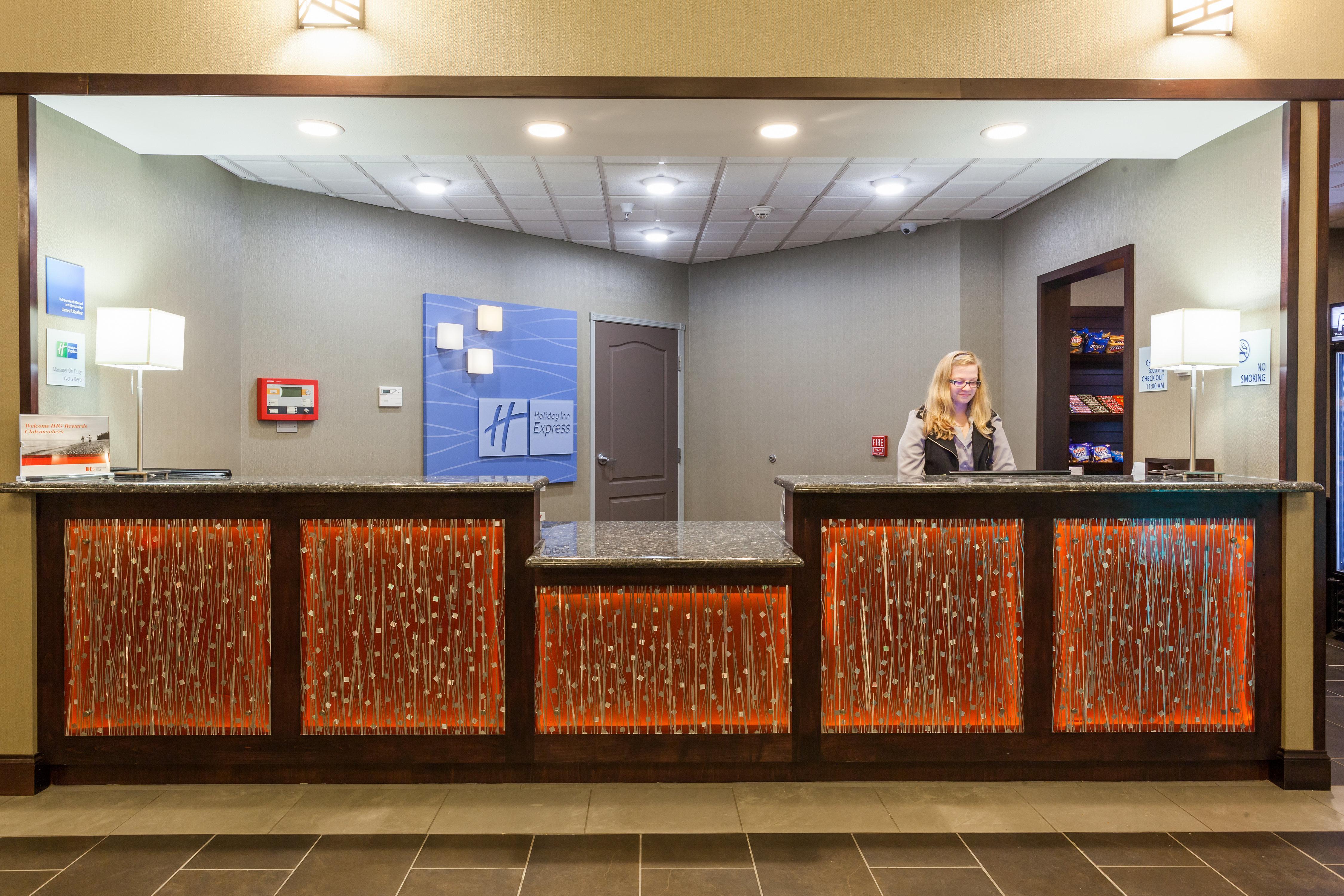 Holiday Inn Express & Suites Rapid City By Ihg Esterno foto